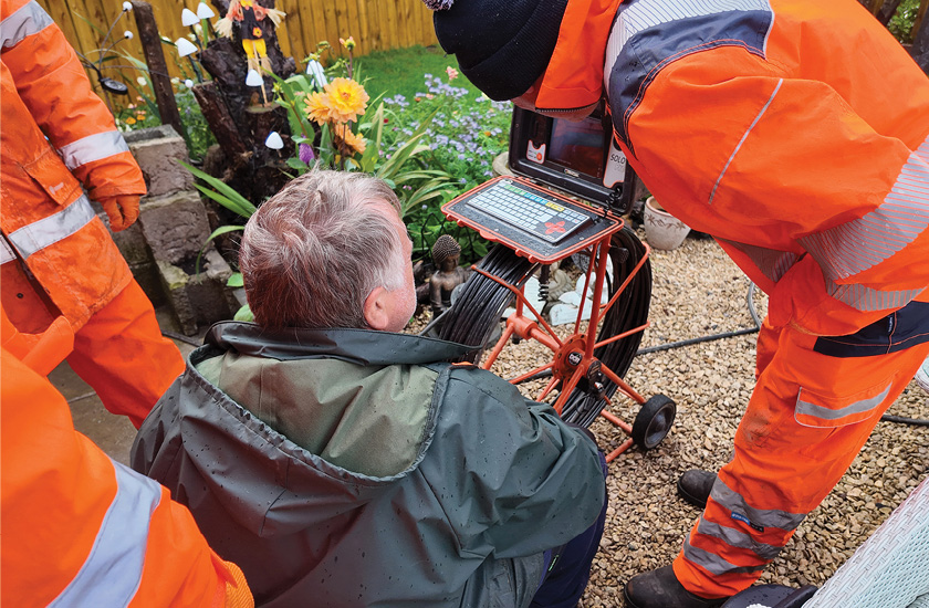 extra-pics_840x450-men-and-laptop1